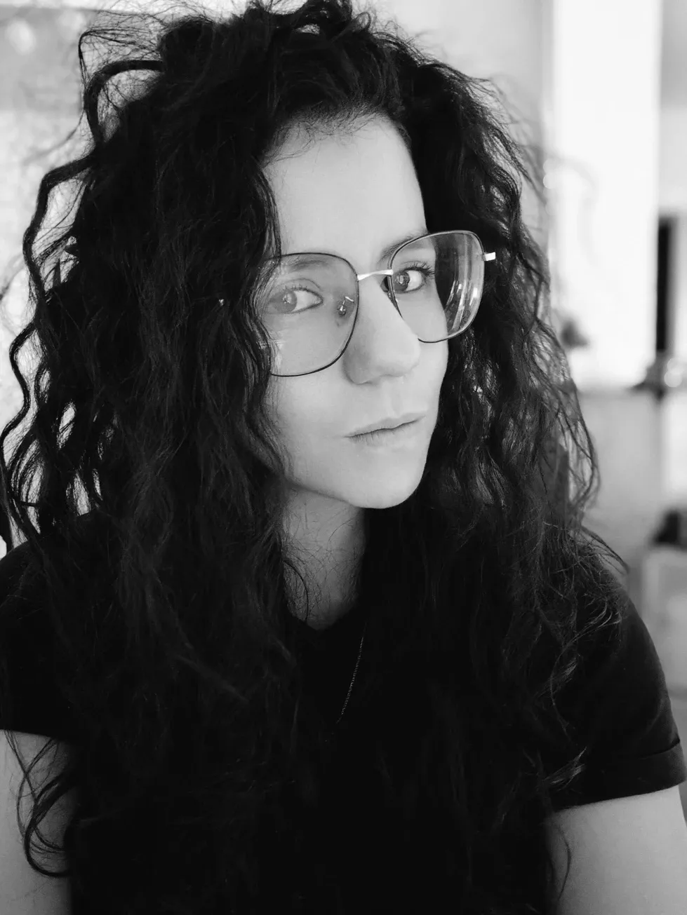 Retrato en blanco y negro de Paula Rodas.